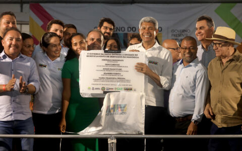 Imagem do post Jerônimo entrega projetos de educação e infraestrutura em Presidente Tancredo Neves