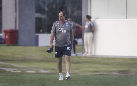 Imagem do post Atacante do Bahia sente incômodo e vira desfalque contra o América de Cali; veja relacionados