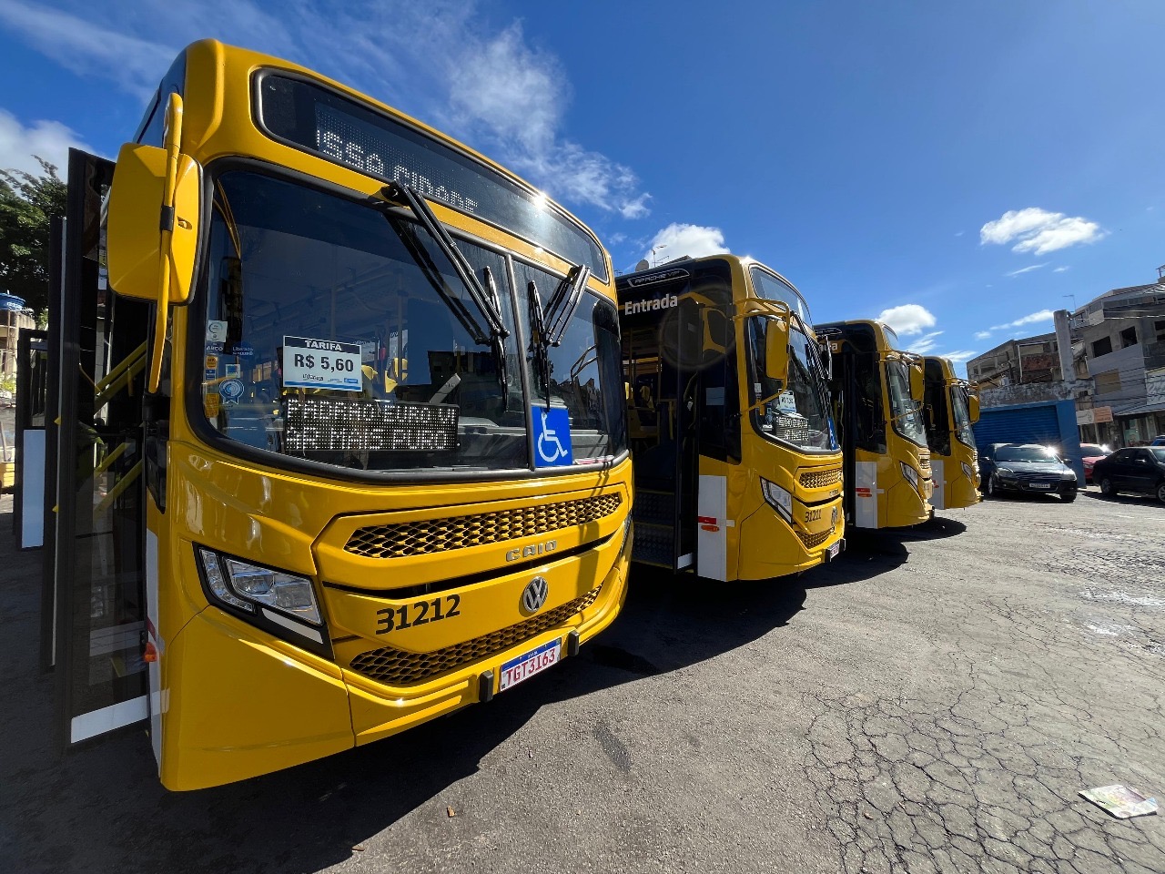 Prefeitura entrega novos ônibus com ar-condicionado para Parque São Cristóvão