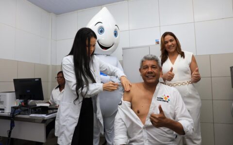 Imagem do post Dia D: Jerônimo se vacina e convida baianos para se imunizarem