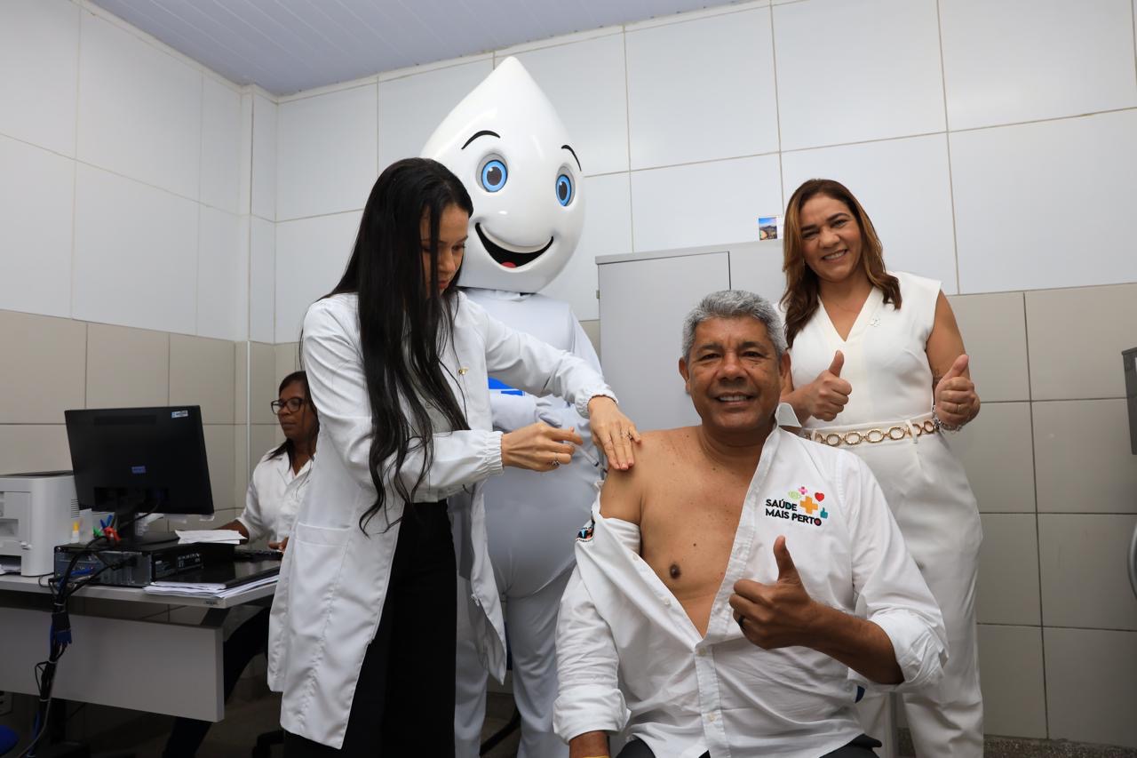 Dia D: Jerônimo se vacina e convida baianos para se imunizarem