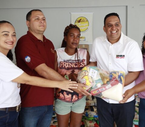 Imagem do post Micareta de Feira: PM entrega quatro toneladas de alimentos para Bahia Sem Fome