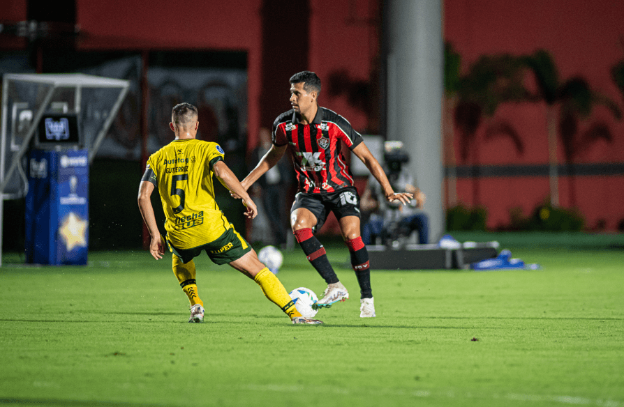 Em jogo disputado, Vitória e Defensa y Justicia empatam em 1 a 1