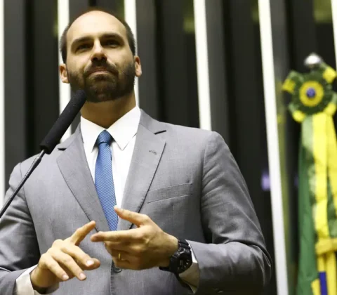 Imagem do post Moraes abre inquérito para investigar Eduardo Bolsonaro