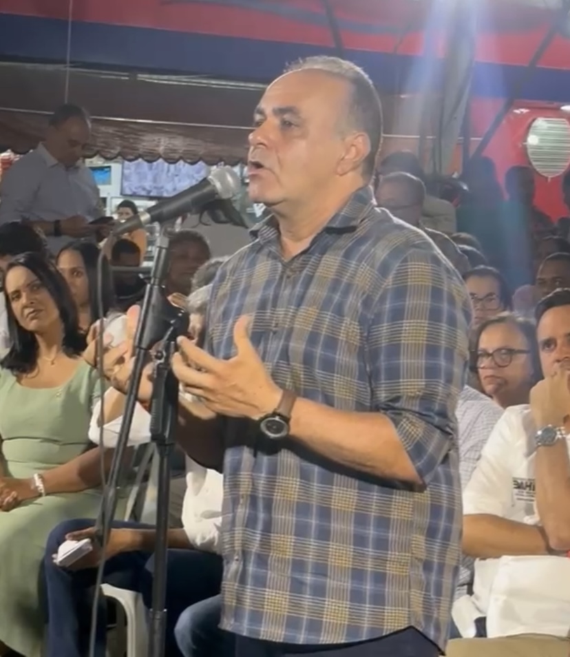 Governador recebe apoio público do prefeito de Tancredo Neves