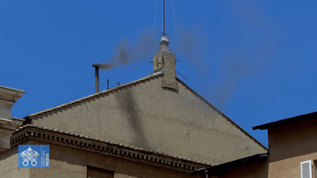 Conclave: Vaticano tem fumaça preta após nova votação