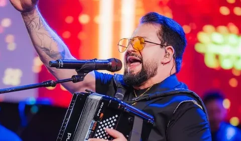 Imagem do post Marrone sofre acidente e cai do palco durante show