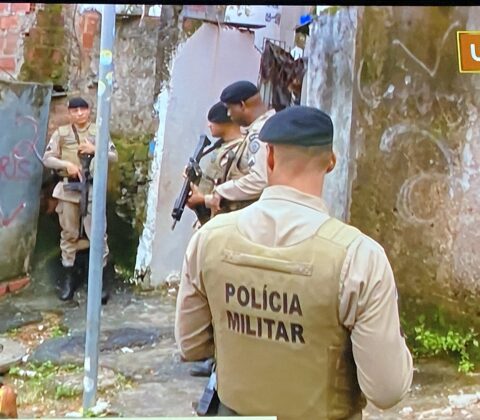 Imagem do post Duas pessoas são feitas reféns em Tancredo Neves, área dominada pelo CV