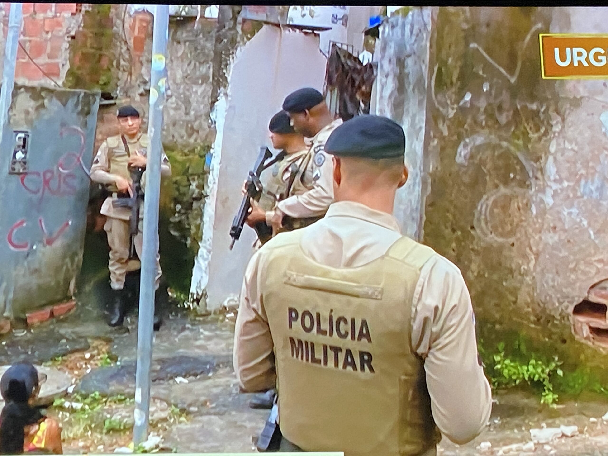 Duas pessoas são feitas reféns em Tancredo Neves, área dominada pelo CV