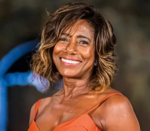 Imagem do post Filhas prestam homenagem a Glória Maria e jogam cinzas no mar; assista