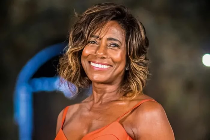 Filhas prestam homenagem a Glória Maria e jogam cinzas no mar; assista