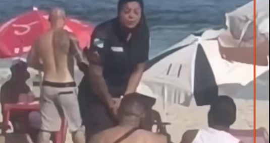 PM rastreia celular e flagra marido na praia; cena viraliza