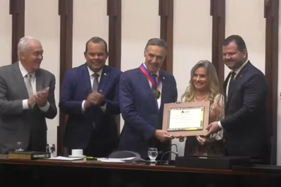 Apaixonado pela Bahia, presidente do STF ganha título de cidadão