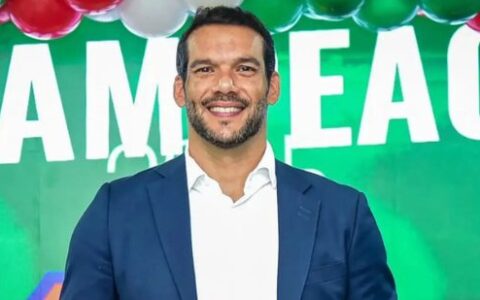 Imagem do post “Pedi para parar a produção”, diz Samir Xaud sobra camisa vermelha na Seleção Brasileira