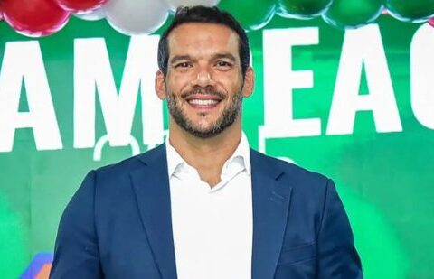 Imagem do post “Pedi para parar a produção”, diz Samir Xaud sobra camisa vermelha na Seleção Brasileira