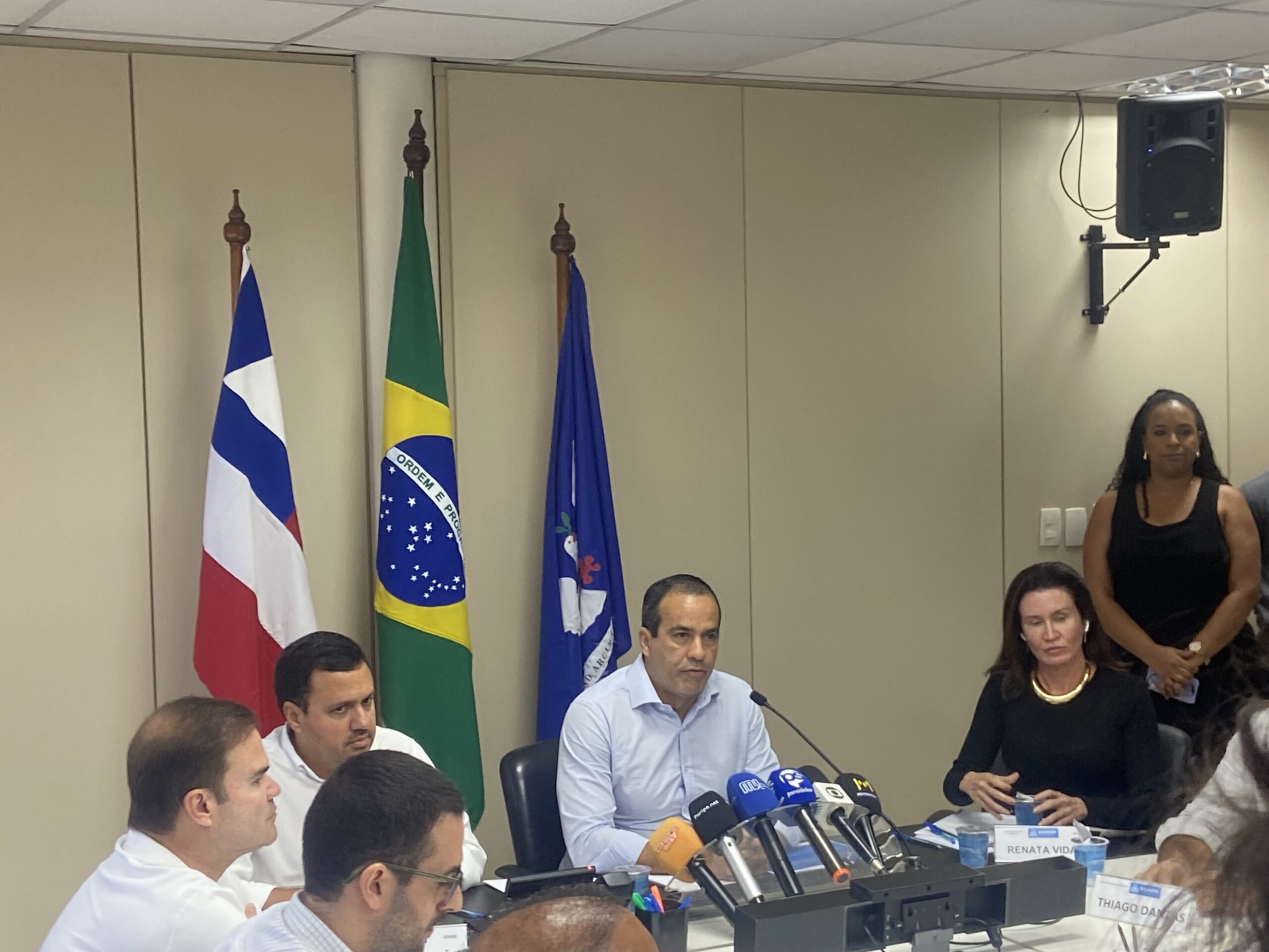 Bruno Reis diz que reajuste é “maior do Brasil” e faz apelo aos professores