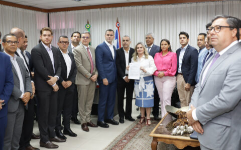 Imagem do post Vereadores entregam à Alba representação contra Hilton Coelho após invasão na Câmara