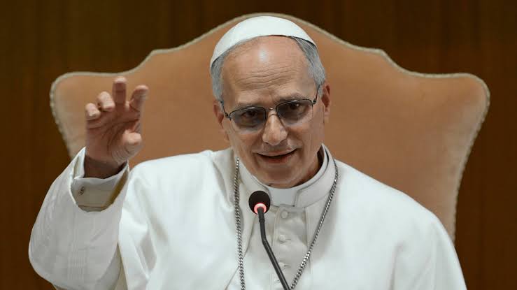 Papa Leão XIV pede paz na Ucrânia e Gaza durante oração no Vaticano