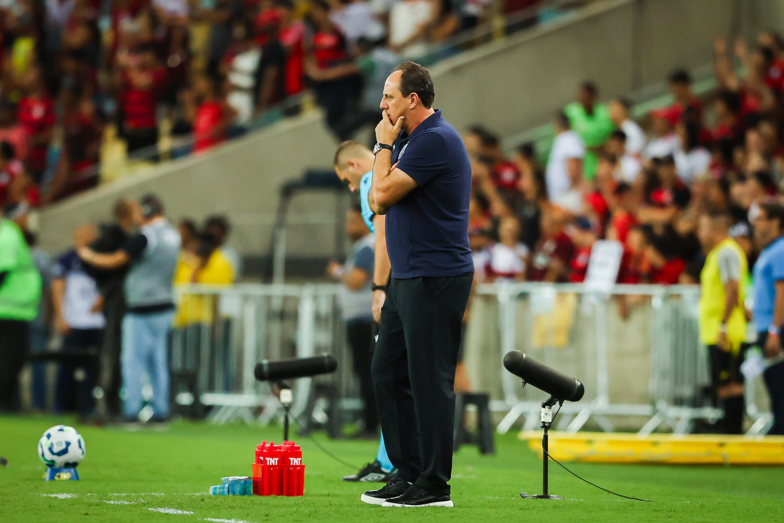 ”Tivemos que arriscar”, diz Ceni sobre escolha de time que iniciou contra o Flamengo
