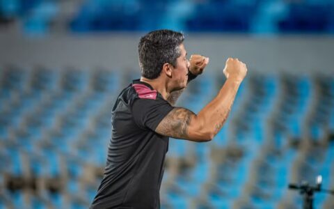 Imagem do post “Feliz por estar vivo na competição”, diz Carpini após Vitória vencer na Sula