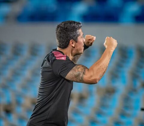 Imagem do post “Feliz por estar vivo na competição”, diz Carpini após Vitória vencer na Sula