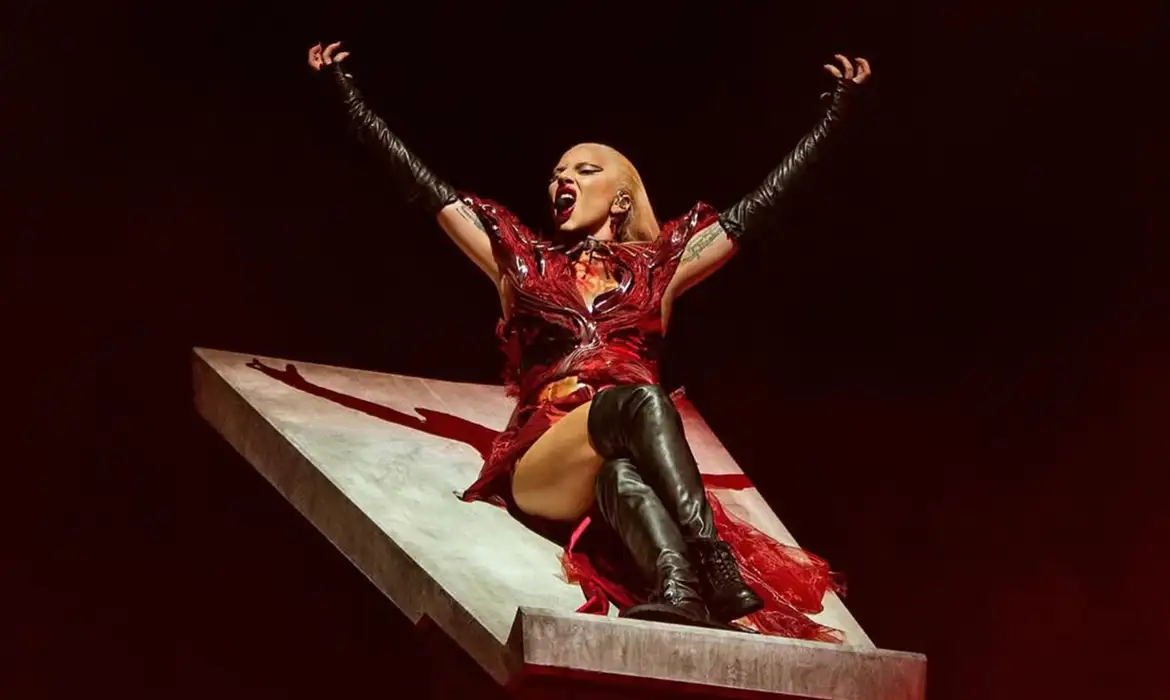 Produtos que seriam vendidos no show de Lady Gaga são apreendidos