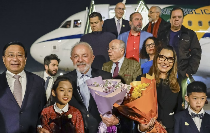 Lula inicia agenda na China com foco em fortalecimento de laços comerciais e políticos
