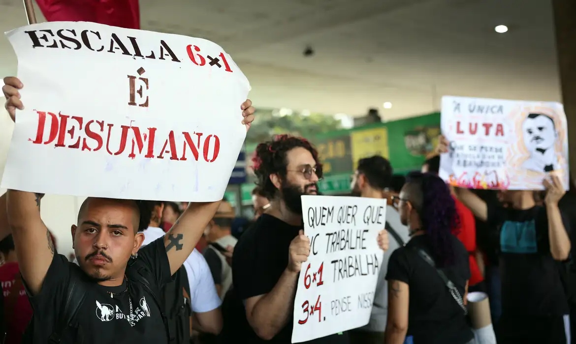 Dia do Trabalhador: movimentos pressionam por debate da redução da jornada no Congresso