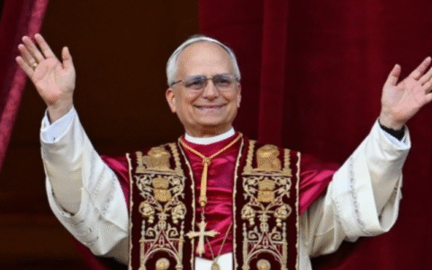 Imagem do post Novo Papa Leão XIV faz primeiro discurso e clama por paz global
