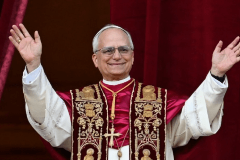 Novo Papa Leão XIV faz primeiro discurso e clama por paz global