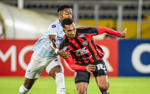 Imagem do post Vitória perde no Equador e se despede da Sul-Americana com gol contra bizarro