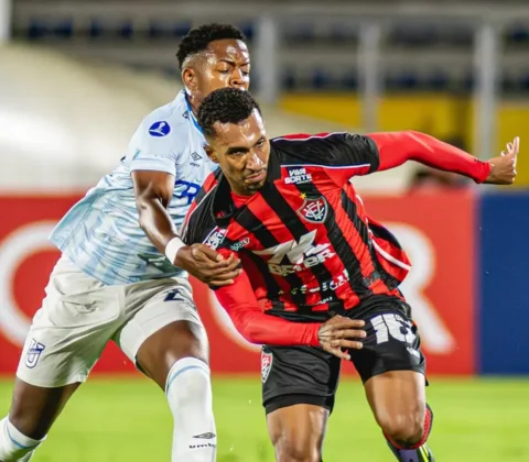 Imagem do post Vitória perde no Equador e se despede da Sul-Americana com gol contra bizarro