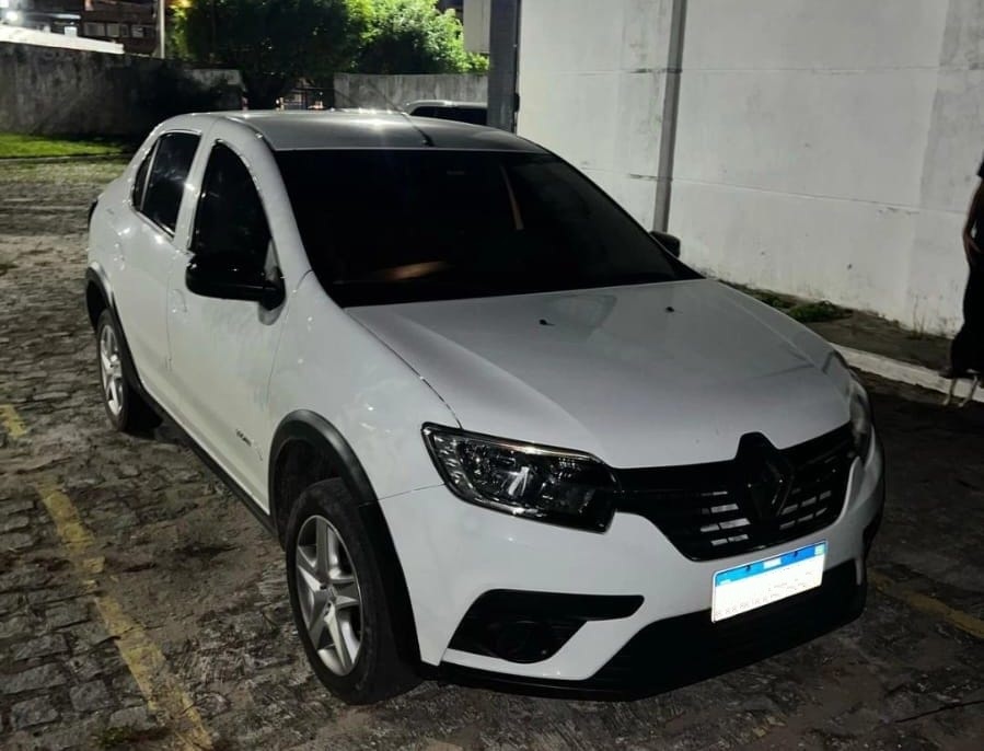 Foragido é capturado com veículo roubado e documentos falsos em Lauro de Freitas