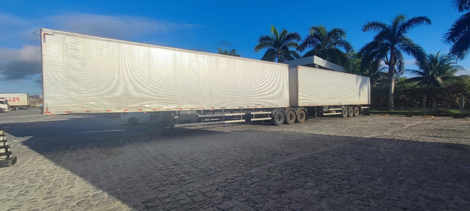 Polícia da Bahia recupera carretas com 52 toneladas de leite roubadas