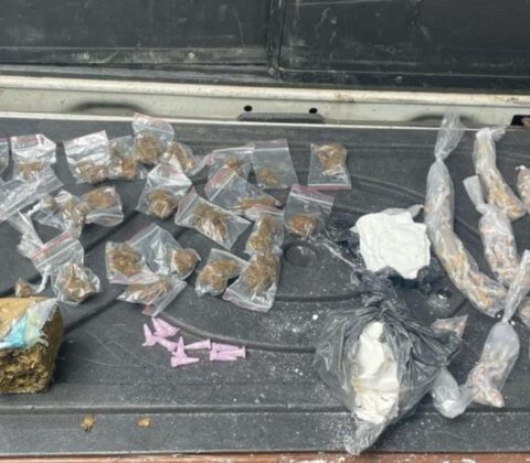 Imagem do post Um homem é preso e um adolescente é apreendido com drogas na Mata Escura