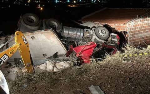 Imagem do post Duas pessoas morrem e uma criança fica ferida em acidente no interior da Bahia