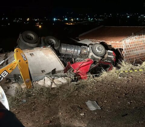 Imagem do post Duas pessoas morrem e uma criança fica ferida em acidente no interior da Bahia