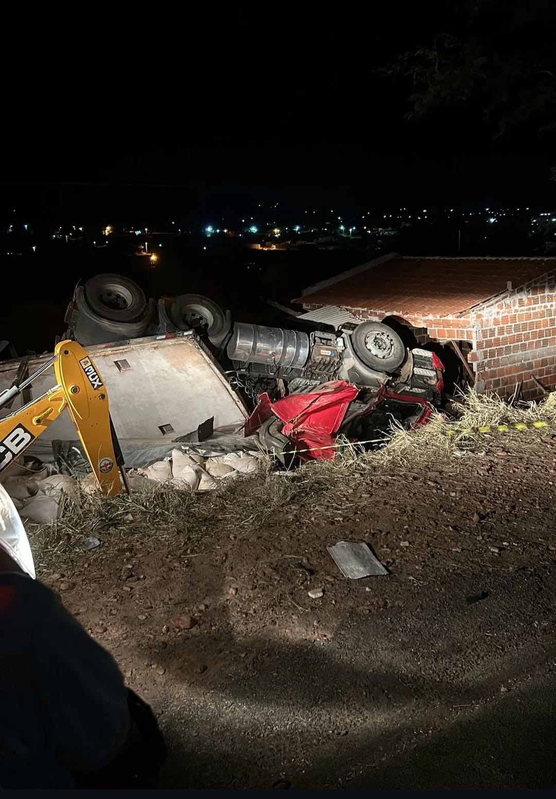 Duas pessoas morrem e uma criança fica ferida em acidente no interior da Bahia