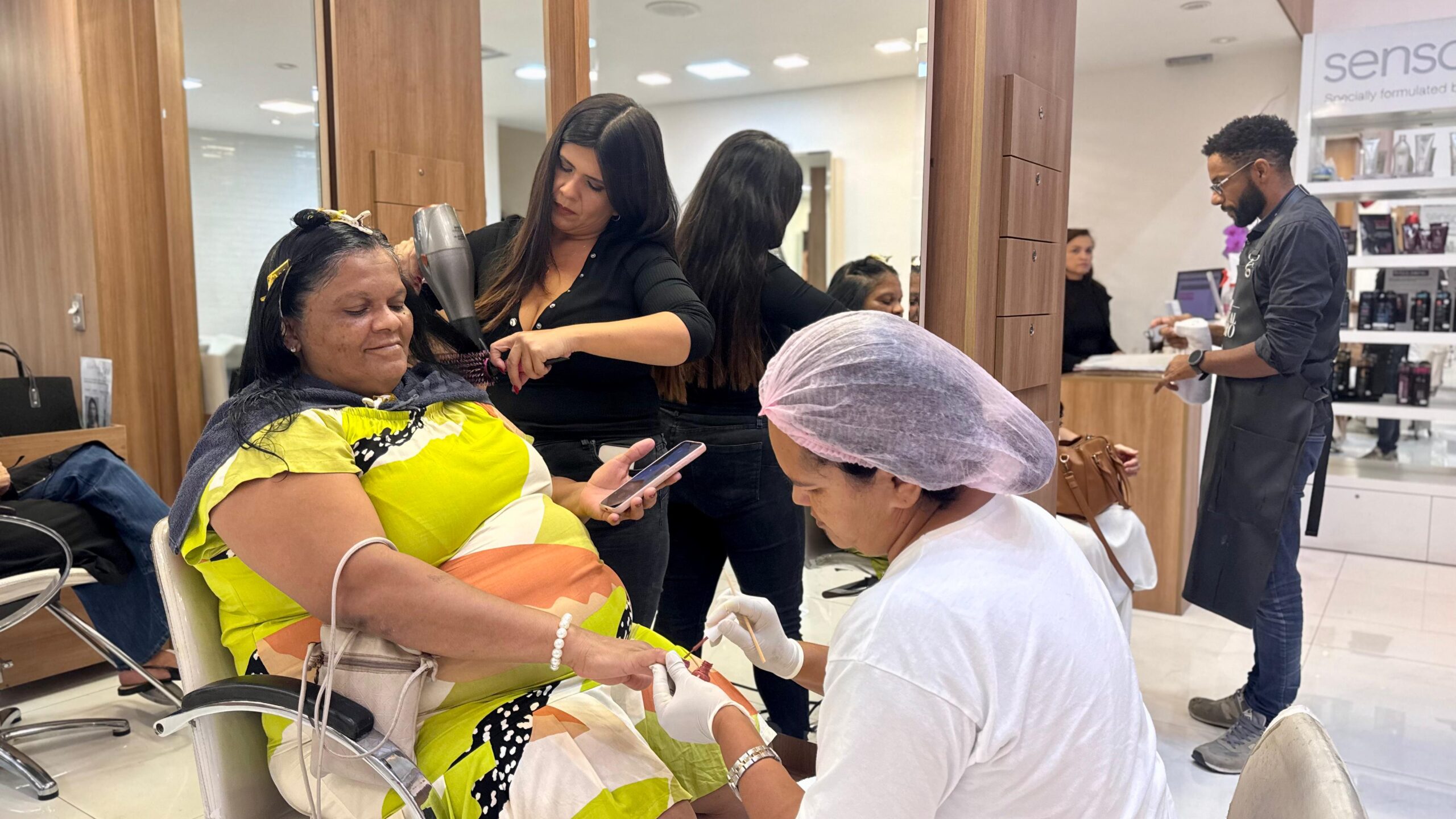 Shopping Paralela homenageia mães do Hospital Martagão Gesteira com dia de cuidados e solidariedade