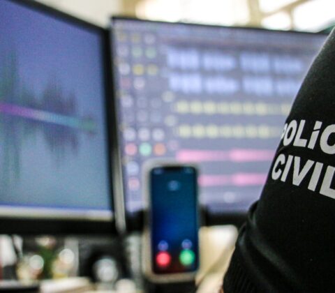 Imagem do post Professor é preso por posse de material de abuso sexual infantil, em Feira de Santana