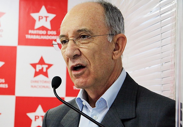 Candidato à presidência nacional do PT participa de plenária em Salvador neste sábado