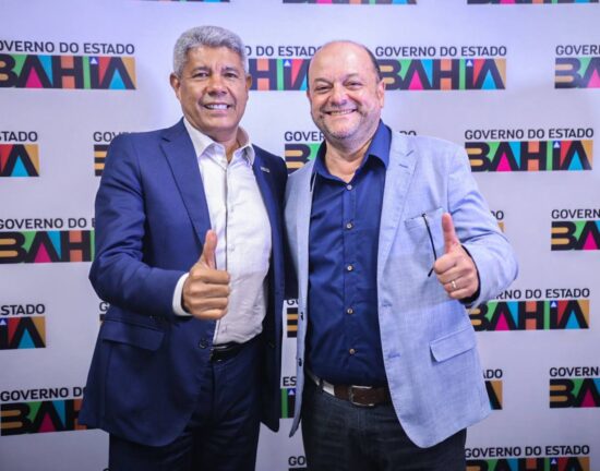 Prefeito que caminhou com ACM Neto rasga elogios para Jerônimo: “Cada dia eu me encanto mais”