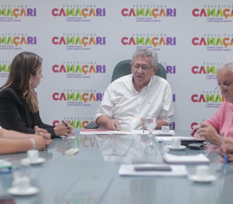 Imagem do post Camaçari alinha com Coelba melhorias nos serviços de energia elétrica