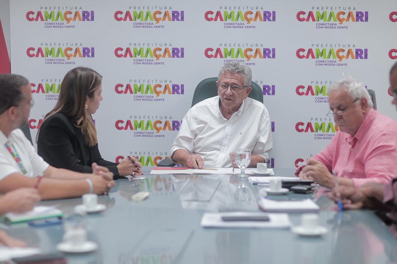 Camaçari alinha com Coelba melhorias nos serviços de energia elétrica