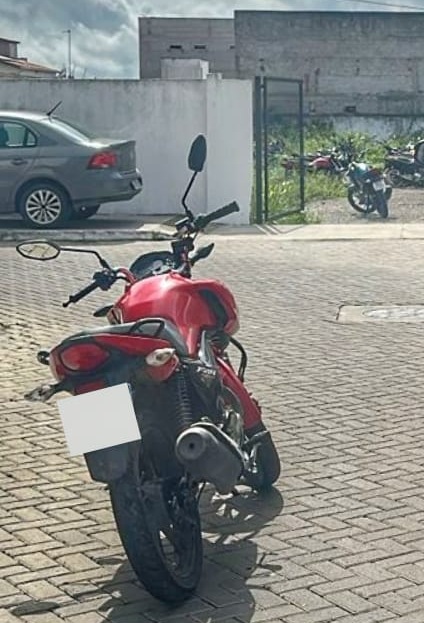 Motocicleta roubada é recuperada pela PM em Feira de Santana