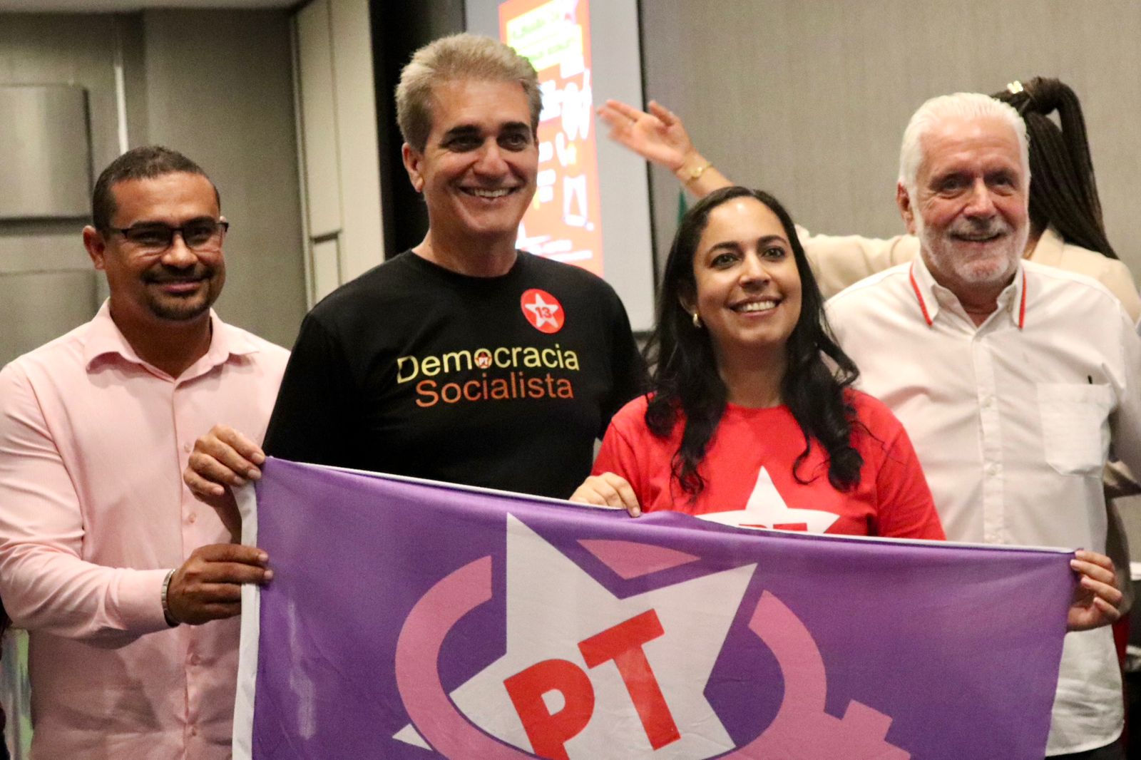 Wagner declara apoio a Ana Carolina para presidência do PT em Salvador