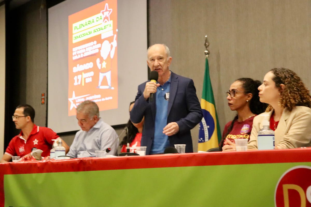 Rui Falcão defende PT mais forte na base e renovação interna durante plenária em Salvador