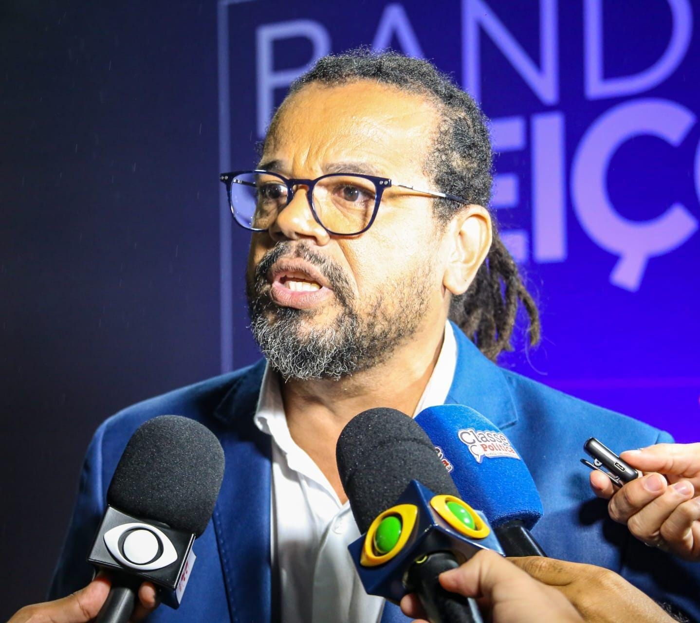 Kleber Rosa critica Bruno Reis por ignorar professores e pagar abaixo do piso nacional