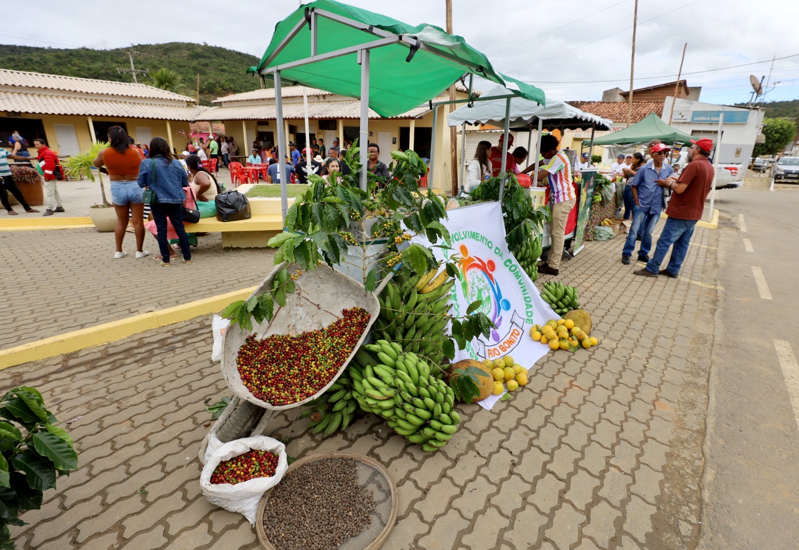 Jerônimo faz novas entregas no sudoeste baiano