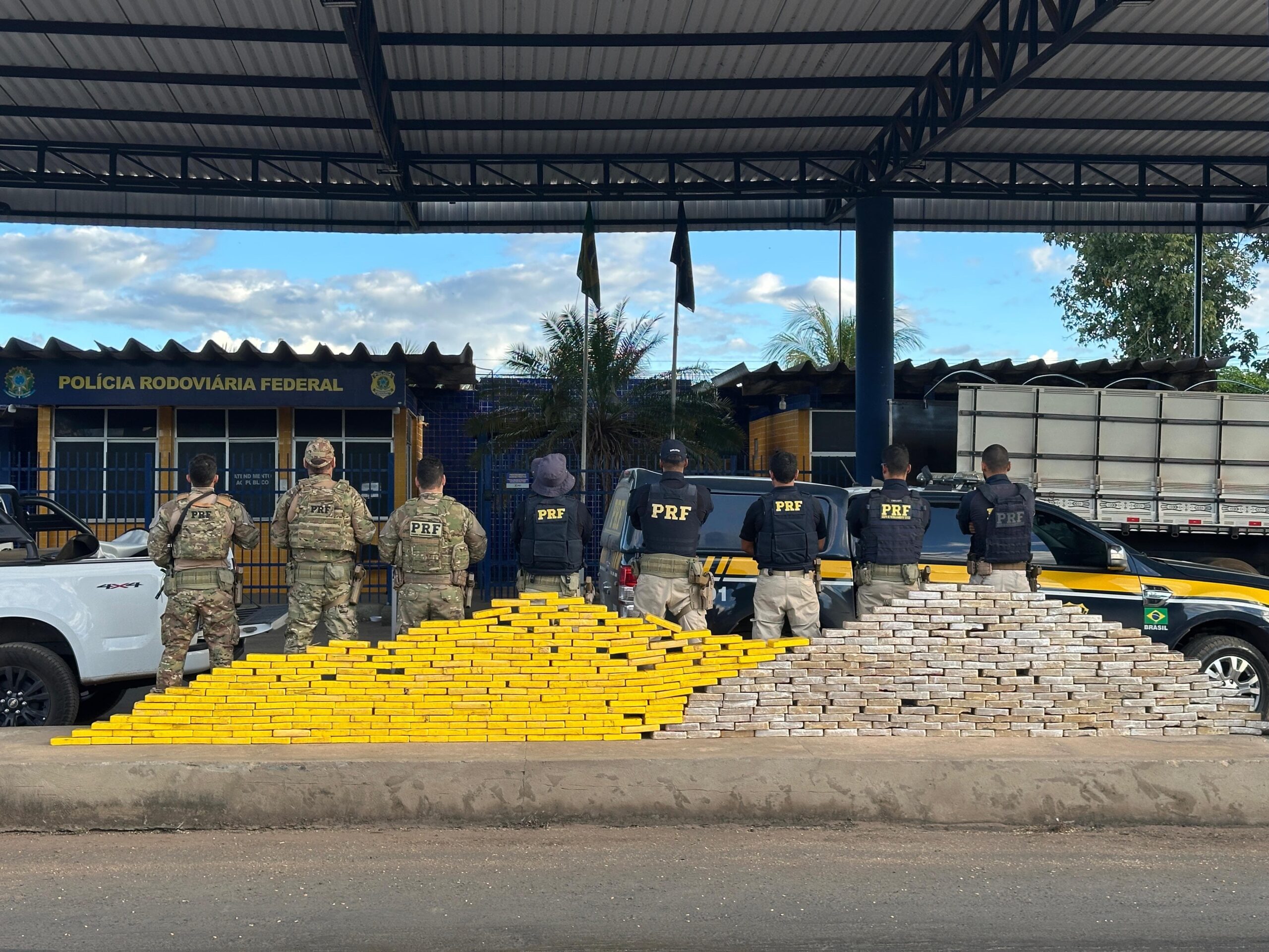 Polícia apreende meia tonelada de drogas e prende 37 membros de facções criminosas